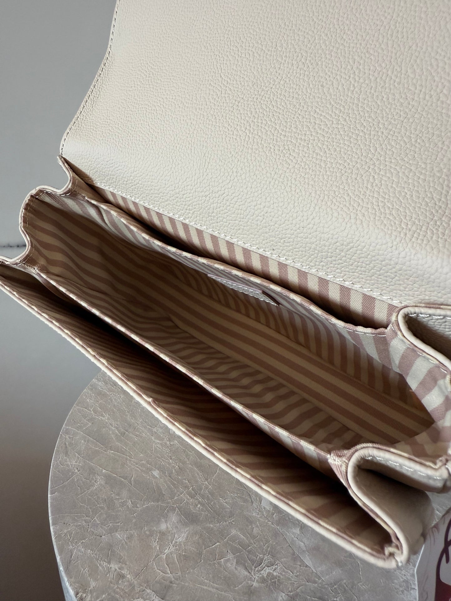 Louis Vuitton Pochette Metis Monogram Empreinte Eden M14977