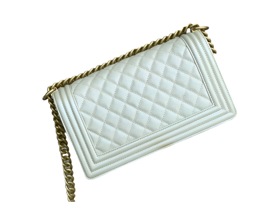 Chanel Boy Bag Medium 19K Collectie Wit Caviar Leer met Goudkleurige Hardware
