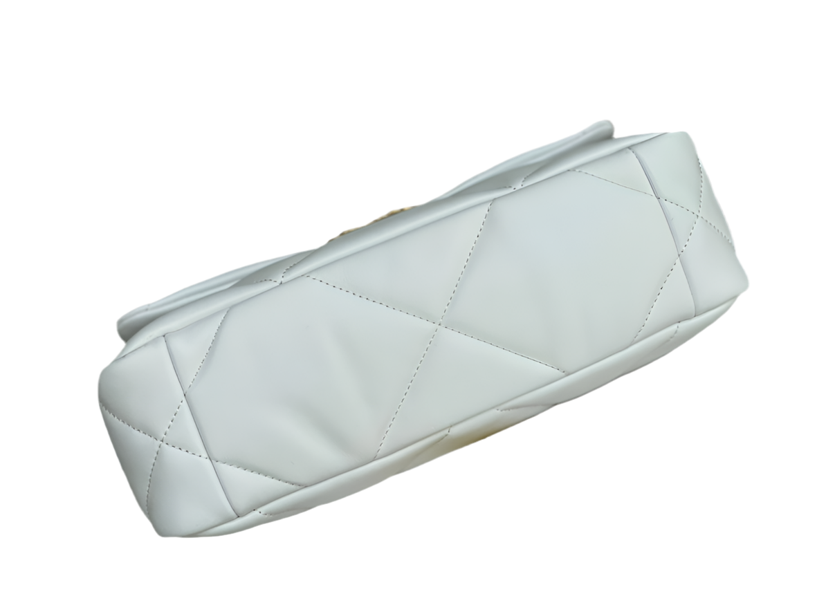 Chanel 19 Flap Bag Wit Lamsleer Mixed Hardware Preloved Designer Tas