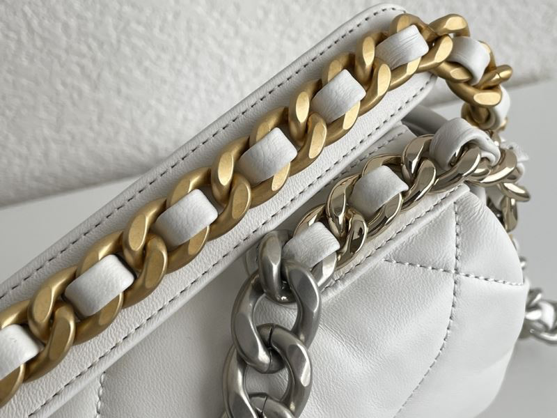 Chanel 19 Flap Bag Small – Wit Glanzend Lamsleer met Goud-, Zilver- & Ruthenium Hardware – Preloved schoudertas