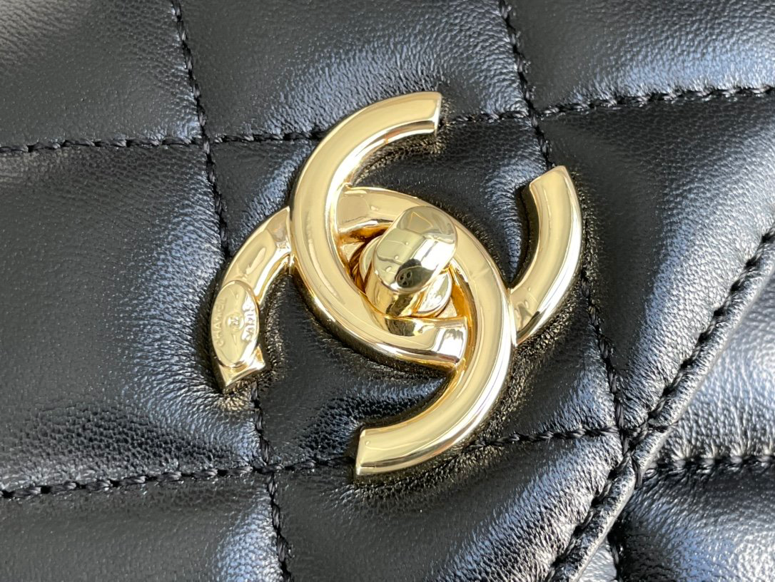 Chanel Mini Flap Bag met Hengsel 2025 – Zwart lamsleer & goudkleurig metaal