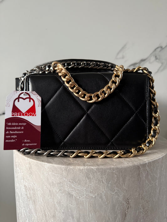 Chanel chain on wallet 19 2025