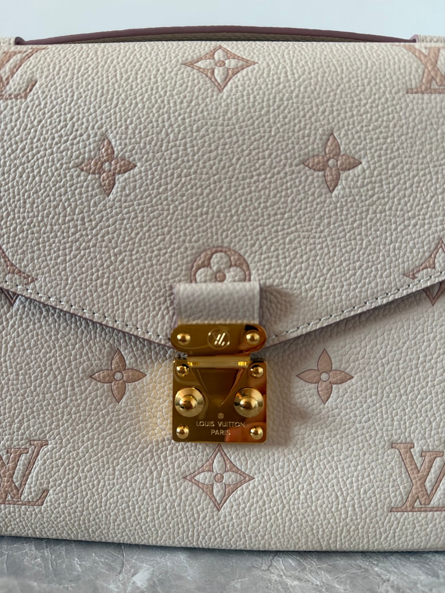 Louis Vuitton Pochette Metis Monogram Empreinte Eden M14977