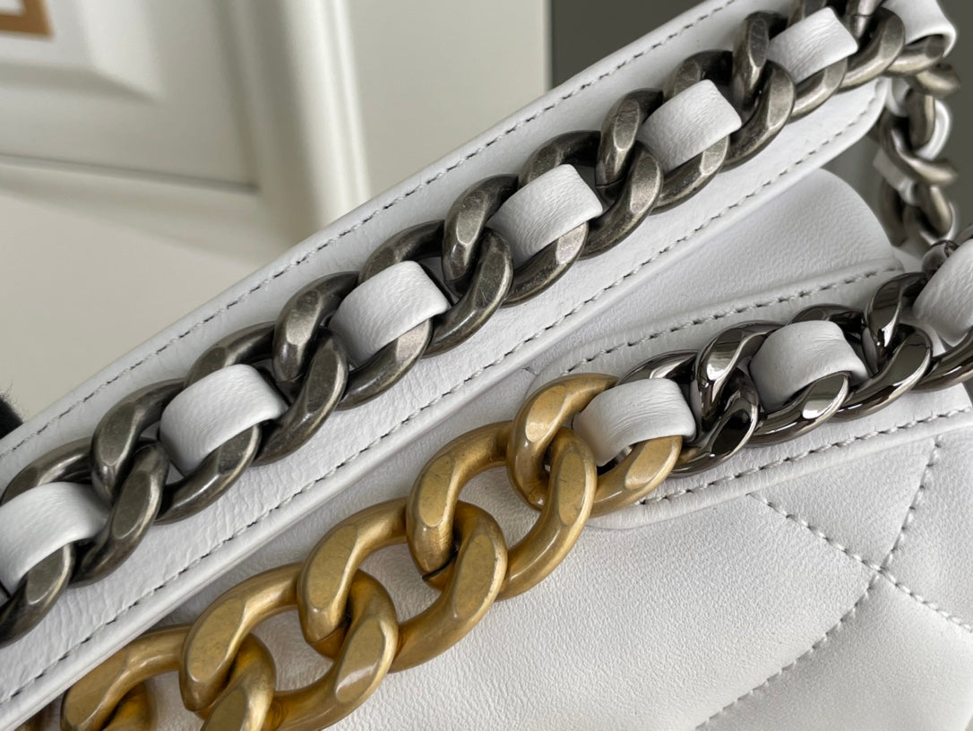 Chanel 19 Flap Bag Wit Lamsleer Mixed Hardware Preloved Designer Tas