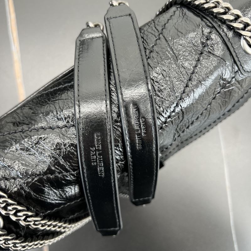 Saint Laurent Niki Baby Vintage Leather Slouchy Chain Tas Zwart