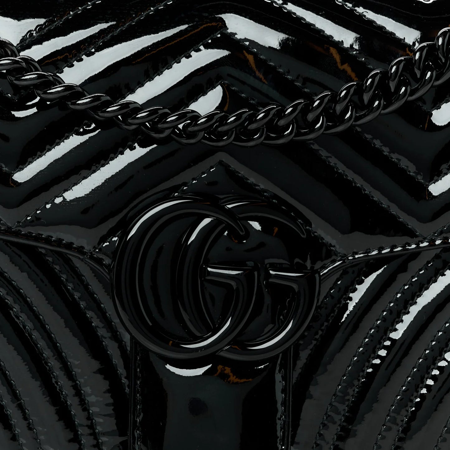 Gucci Marmont Monochrome Patent Zwart Small dames Schoudertas Matelassé • Preloved