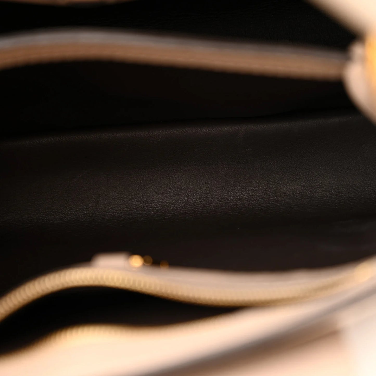 Louis Vuitton Capucines Taurillon BB Galet