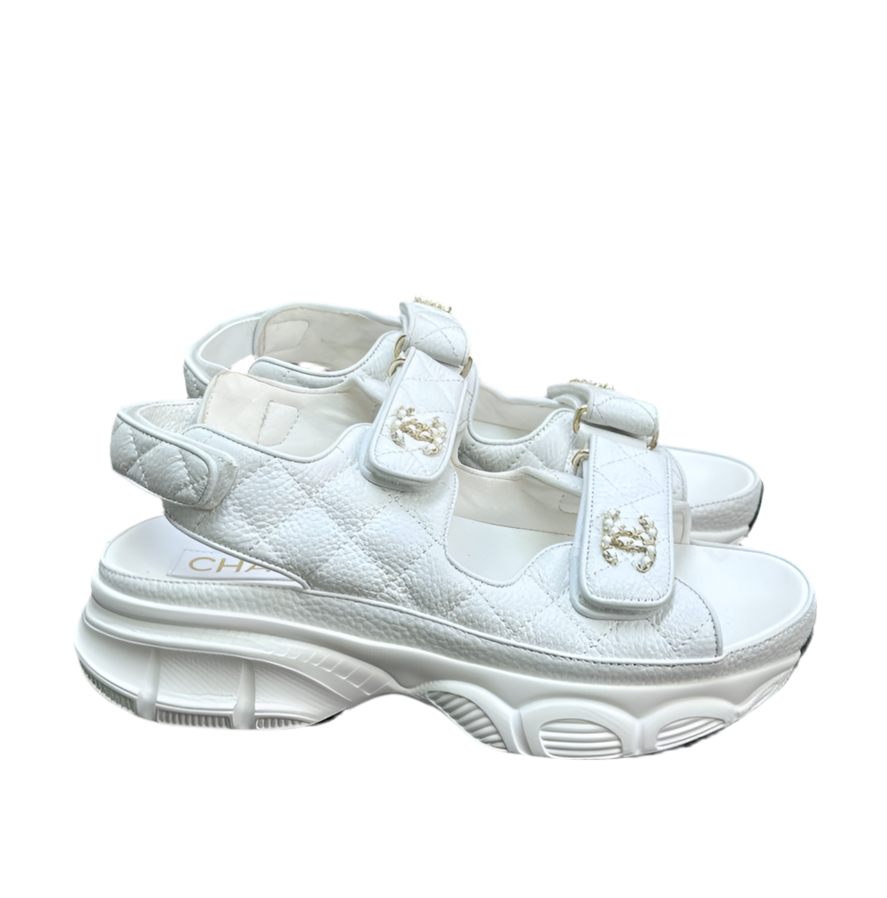 Chanel Dad Sandals – Wit Preloved Designer Sandalen CC Logo