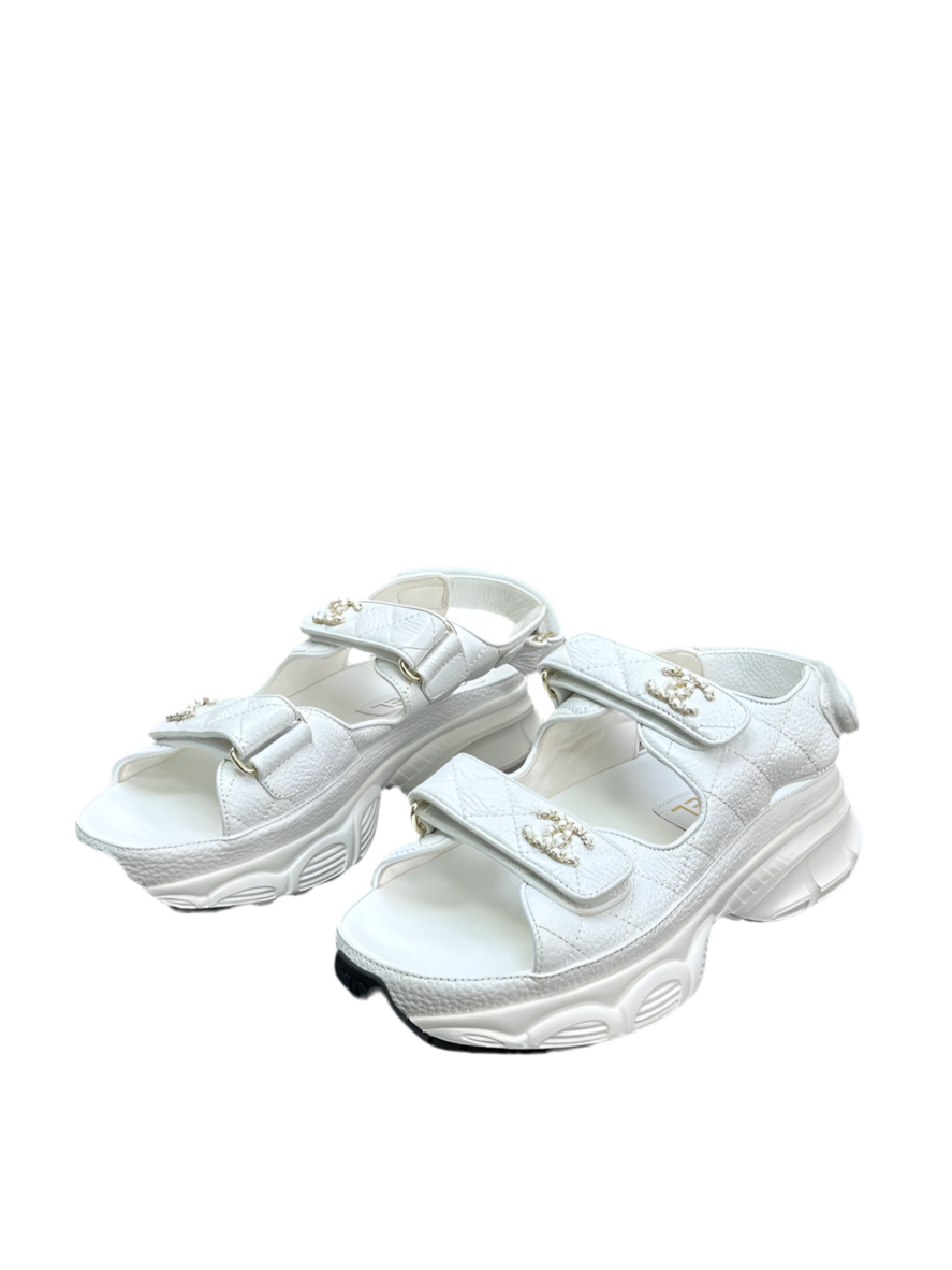 Chanel Dad Sandals – Wit Preloved Designer Sandalen CC Logo