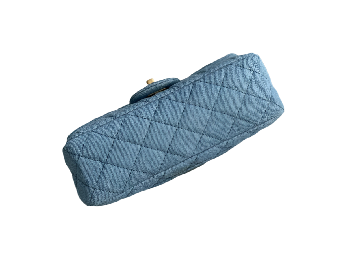 Chanel Classic Mini Flap Bag Denim Blauw Canvas met Goudkleurige Hardware