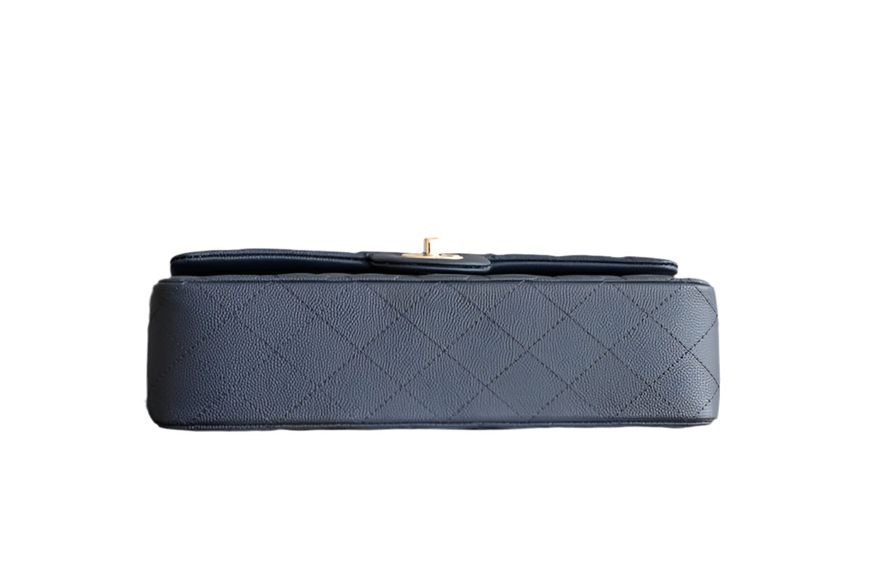 Chanel Classic Flap Bag Medium – Navy Blauw Caviar Leer met Gouden Hardware – Preloved Schoudertas 2023 collectie