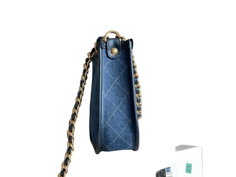 Chanel Denim Hobo Bag – Goudkleurige Hardware | Limited s24 Collectie