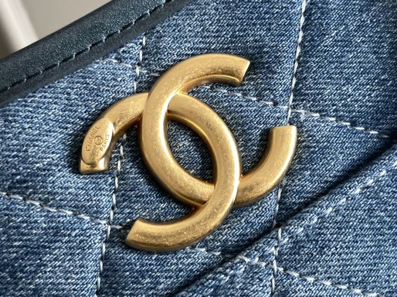 Chanel Denim Hobo Bag – Goudkleurige Hardware | Limited s24 Collectie