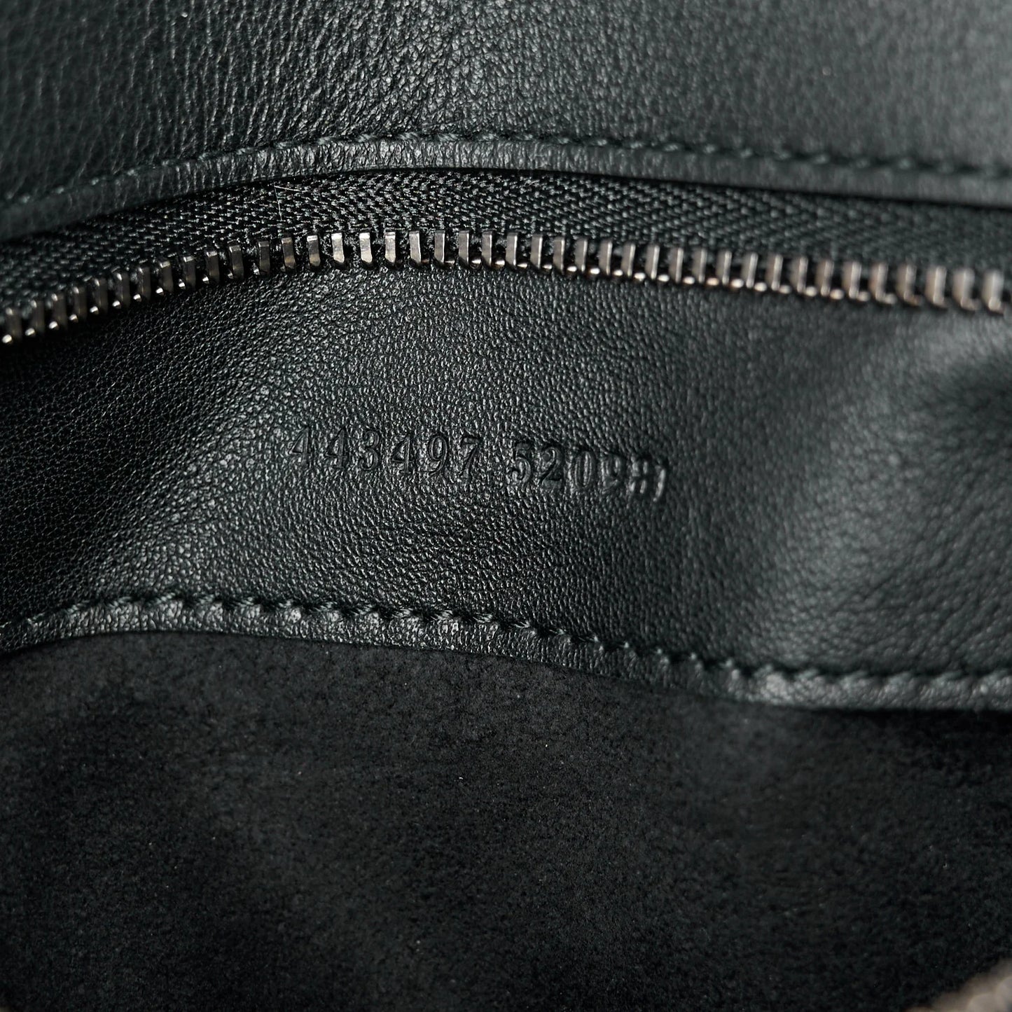 Gucci Marmont Monochrome Patent Zwart Small dames Schoudertas Matelassé • Preloved