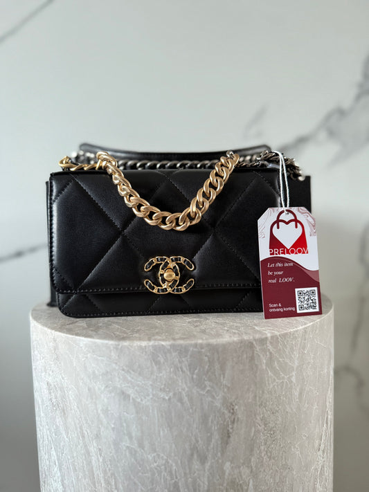 Chanel chain on wallet 19 2025