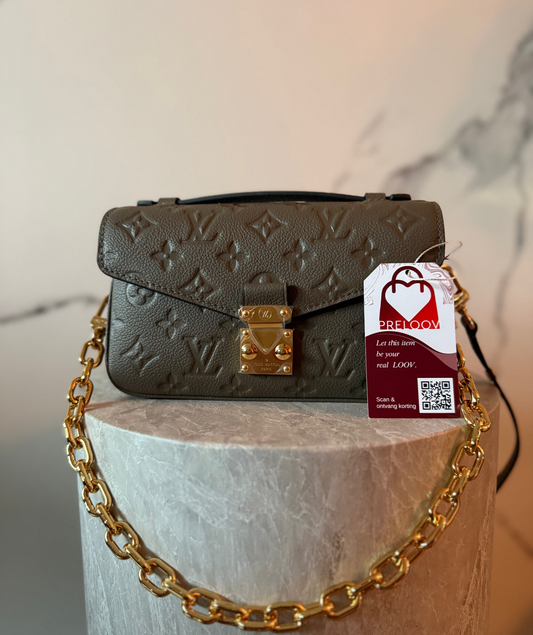 Louis Vuitton Pochette Metis East West Smoke M25910