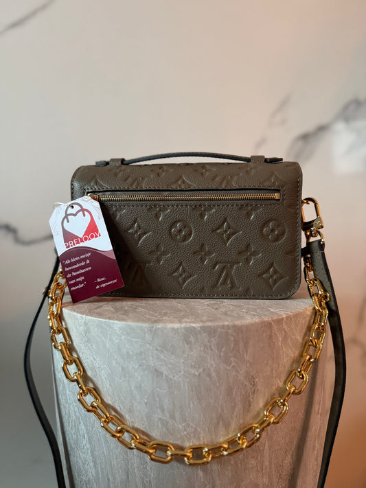 Louis Vuitton Pochette Metis East West Smoke M25910