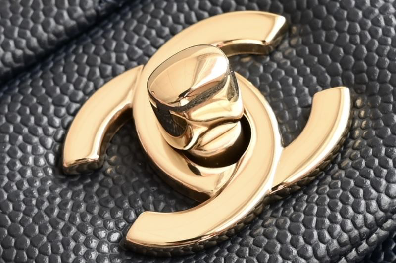 Chanel Classic Flap Bag Medium – Navy Blauw Caviar Leer met Gouden Hardware – Preloved Schoudertas 2023 collectie