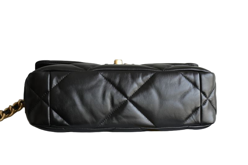 Chanel 19 Flap Bag Small – Wit Glanzend Lamsleer met Goud-, Zilver- & Ruthenium Hardware – Preloved Designer schoudertas 2025