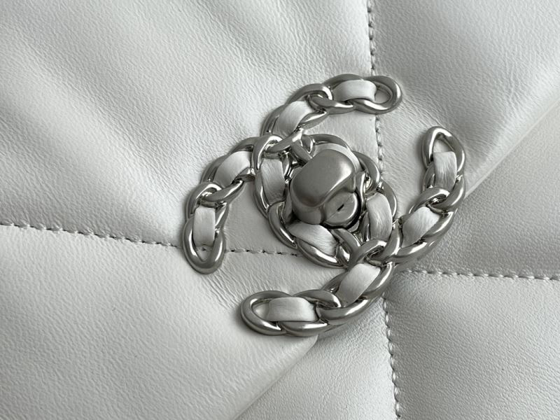 Chanel 19 Flap Bag Small – Wit Glanzend Lamsleer met Goud-, Zilver- & Ruthenium Hardware – Preloved schoudertas