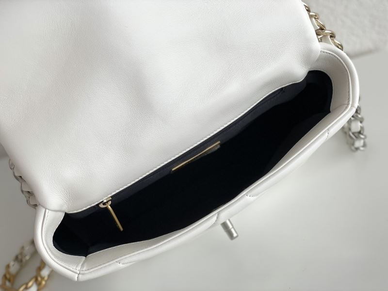 Chanel 19 Flap Bag Small – Wit Glanzend Lamsleer met Goud-, Zilver- & Ruthenium Hardware – Preloved schoudertas