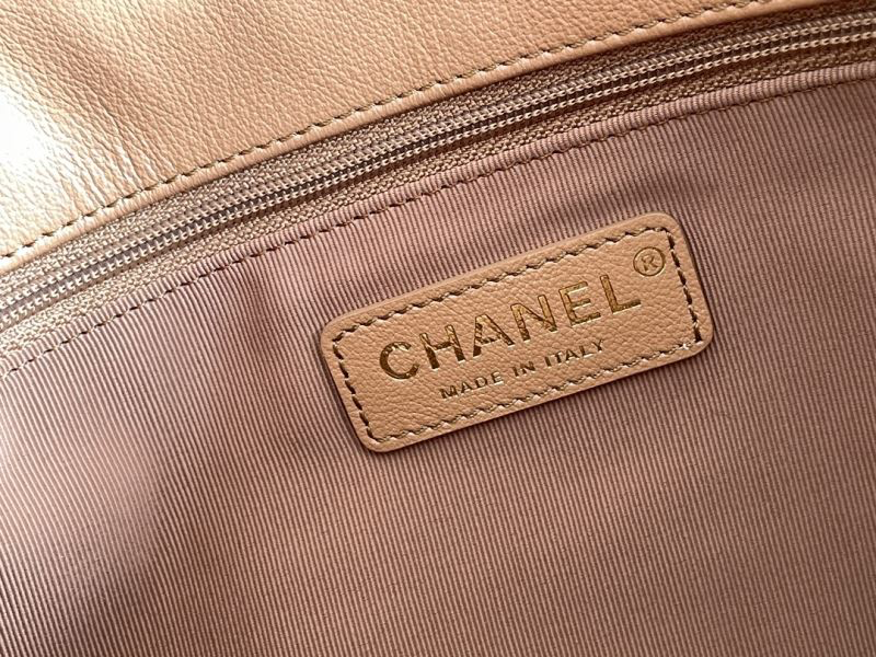 Chanel Double Pocket Hobo Bag Caramel schoudertas Calfskin | Brushed Gold Hardware