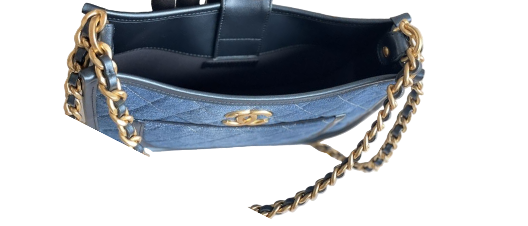 Chanel Denim Hobo Bag – Goudkleurige Hardware | Limited s24 Collectie