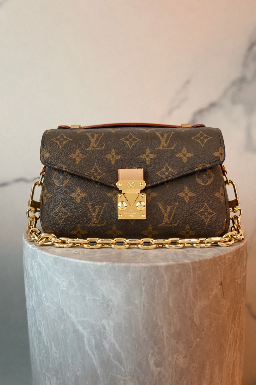 Louis Vuitton pochette metis east west monogram